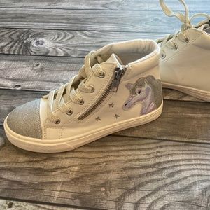 Children's Place White high top shoes with unicorn youth size 1